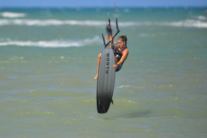 Paula Bonet: “Fent kitesurf jugues amb els elements de la naturalesa”