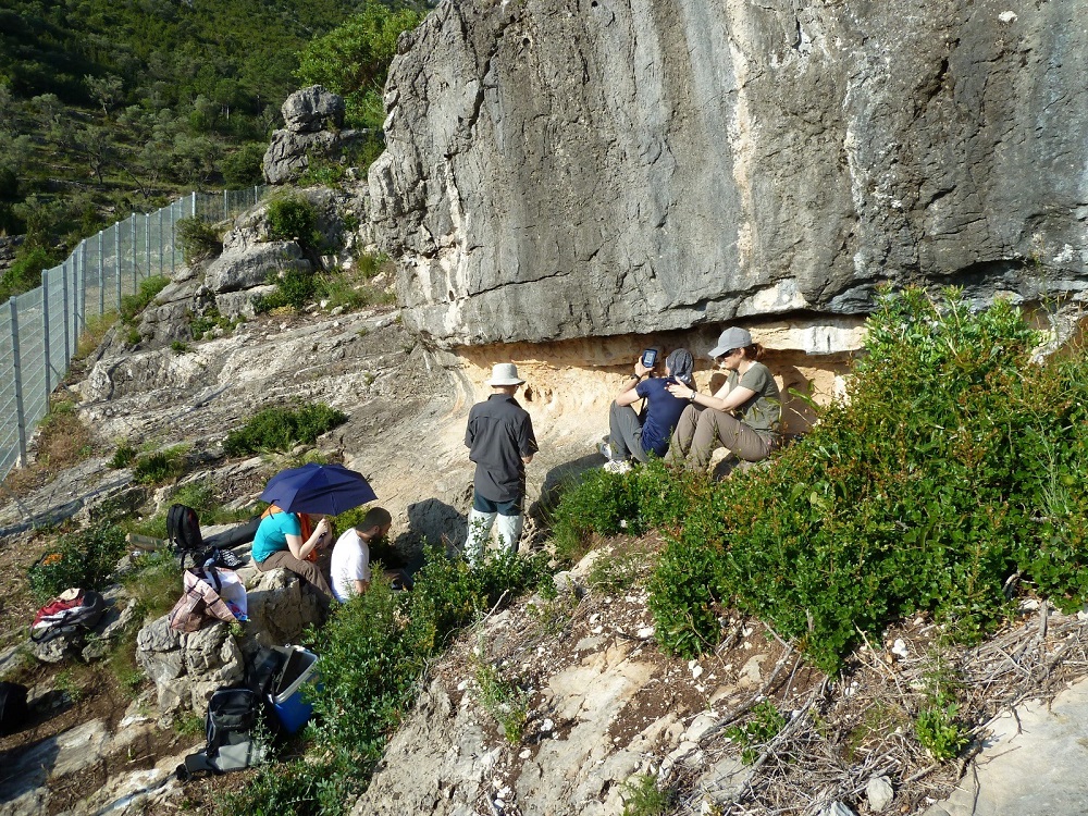 Analitzen l’art rupestre en un jaciment del Mas de Barberans amb un mètode que combina el telèfon intel·ligent i la fluorescència de raigs X portàtils